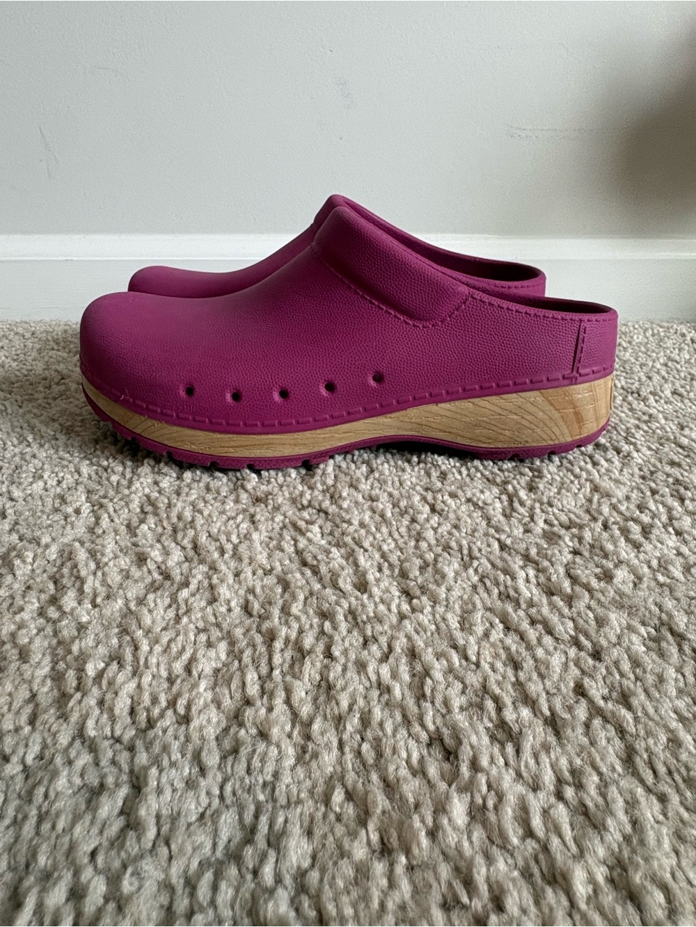 Dansk Women's Magenta Slip-On Comfort Clogs Art Teacher Nursing Shoes Size 37